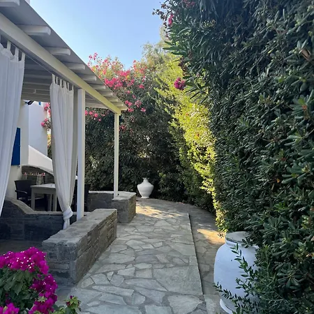 アパートホテル Anemos & 4*